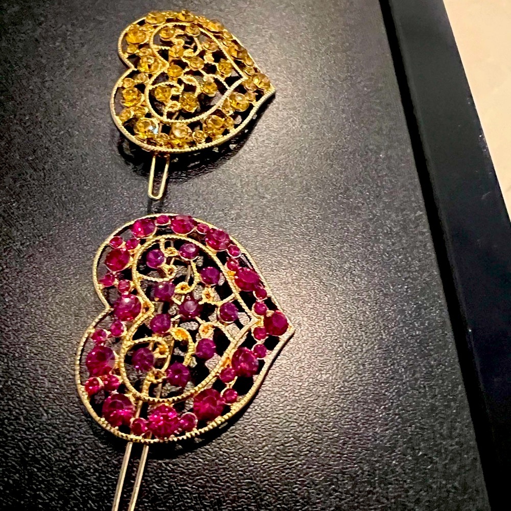 2 Hair Clips same Heart Designs - Picture 3 of 6